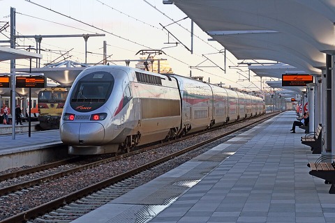 Tren de alta velocidad Al Boraq en la estación Tanger Ville