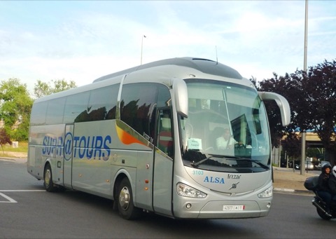 Autocar de Supratours en una estación marroquí